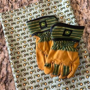 John Deere Kids Leather Gloves and Neck Gator